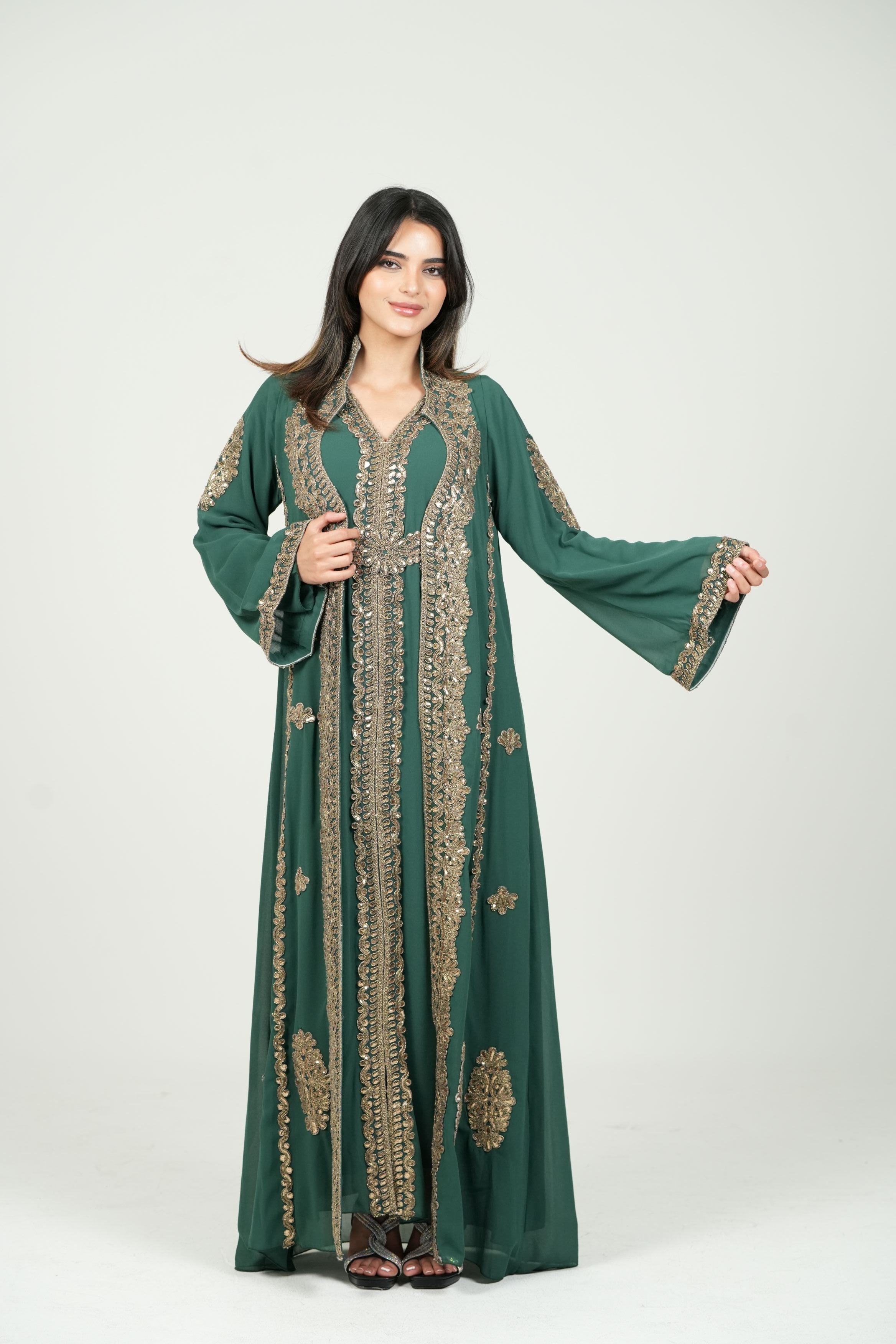 قفطان شيفون مطرز مع حزام