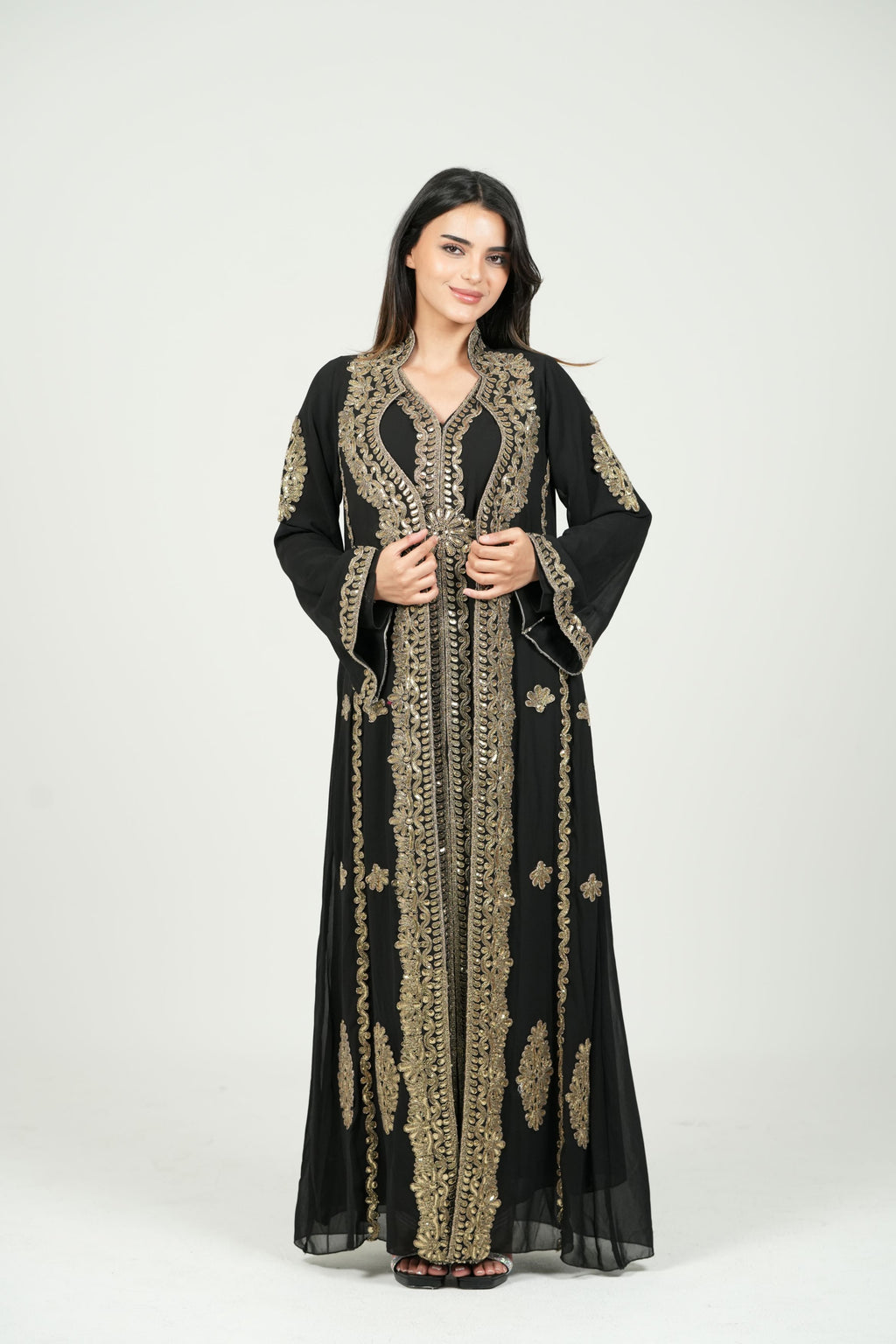 قفطان شيفون مطرز مع حزام