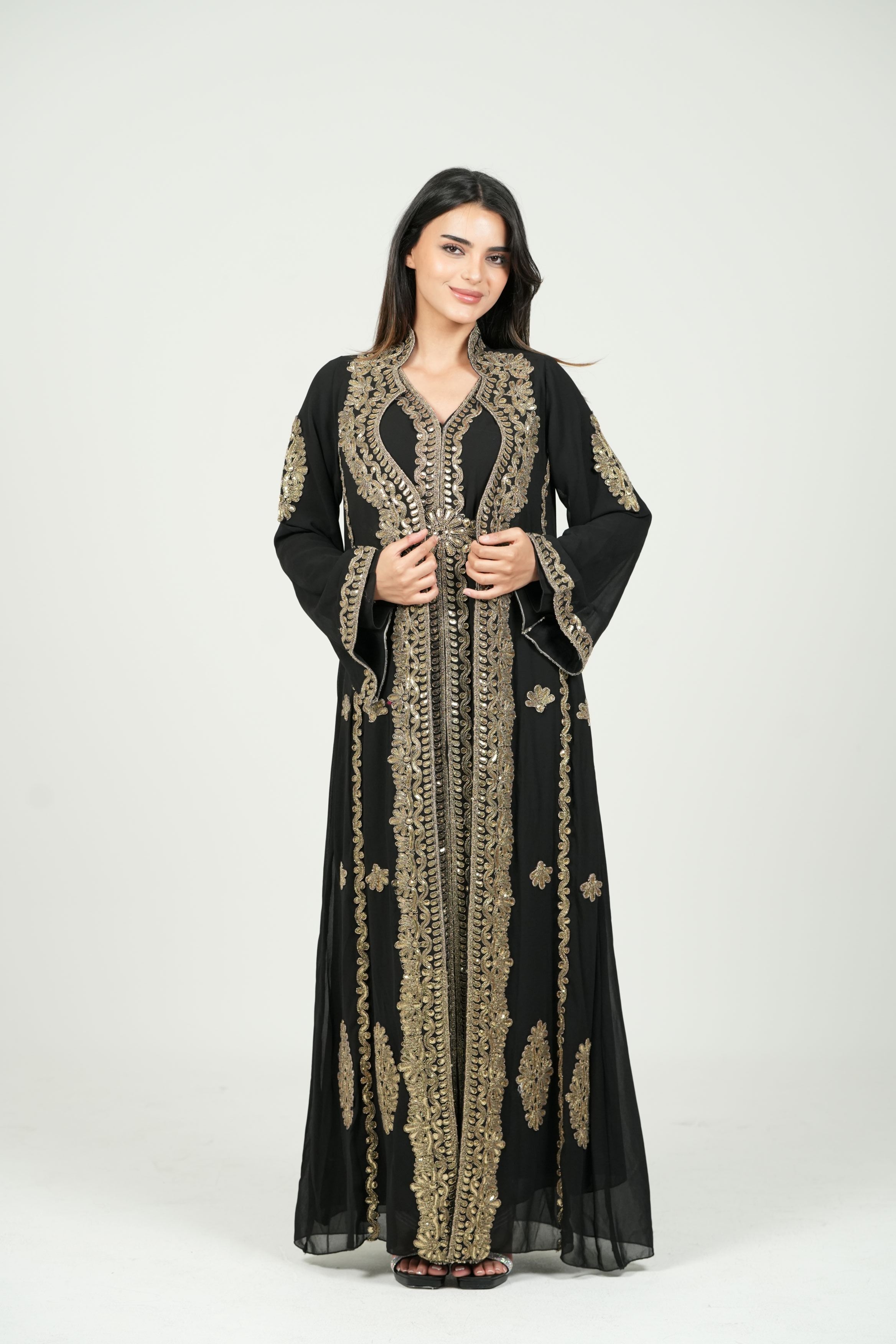 قفطان شيفون مطرز مع حزام