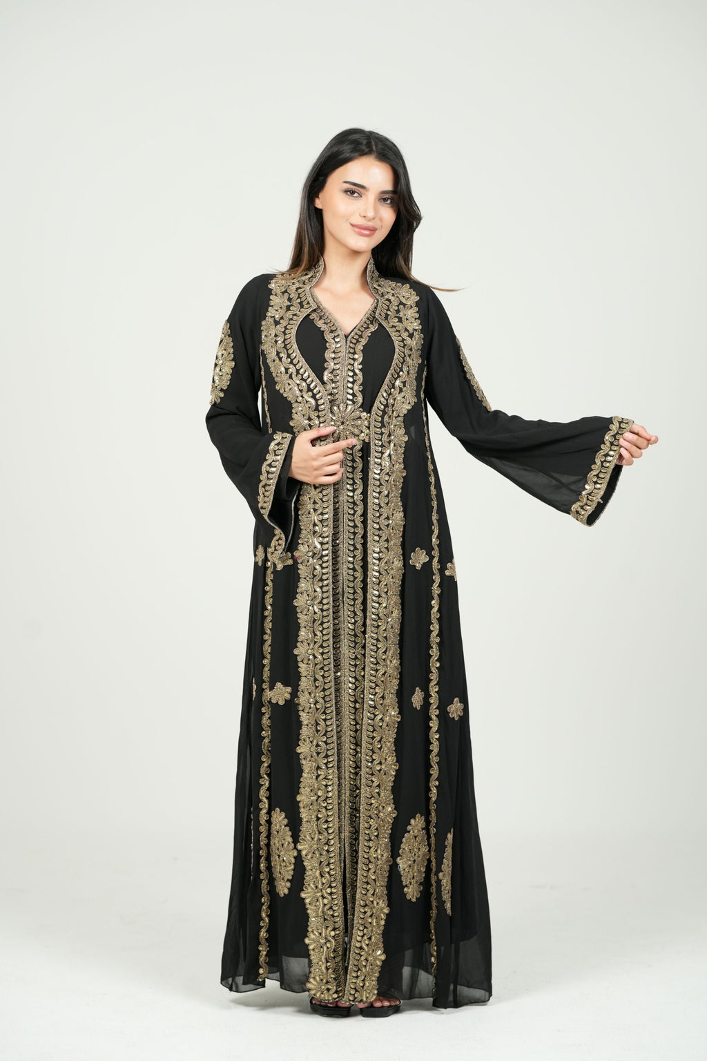 قفطان شيفون مطرز مع حزام