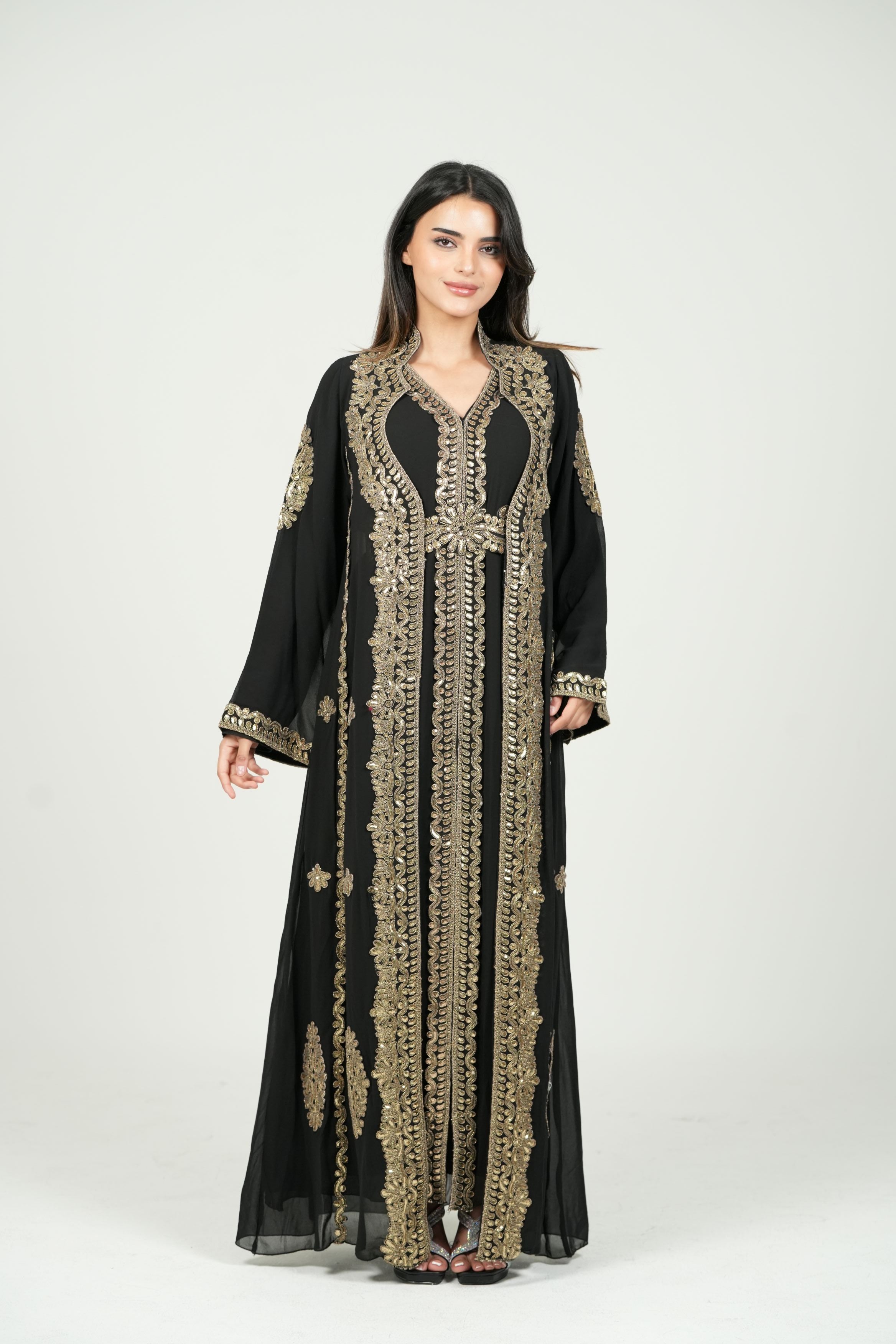 قفطان شيفون مطرز مع حزام