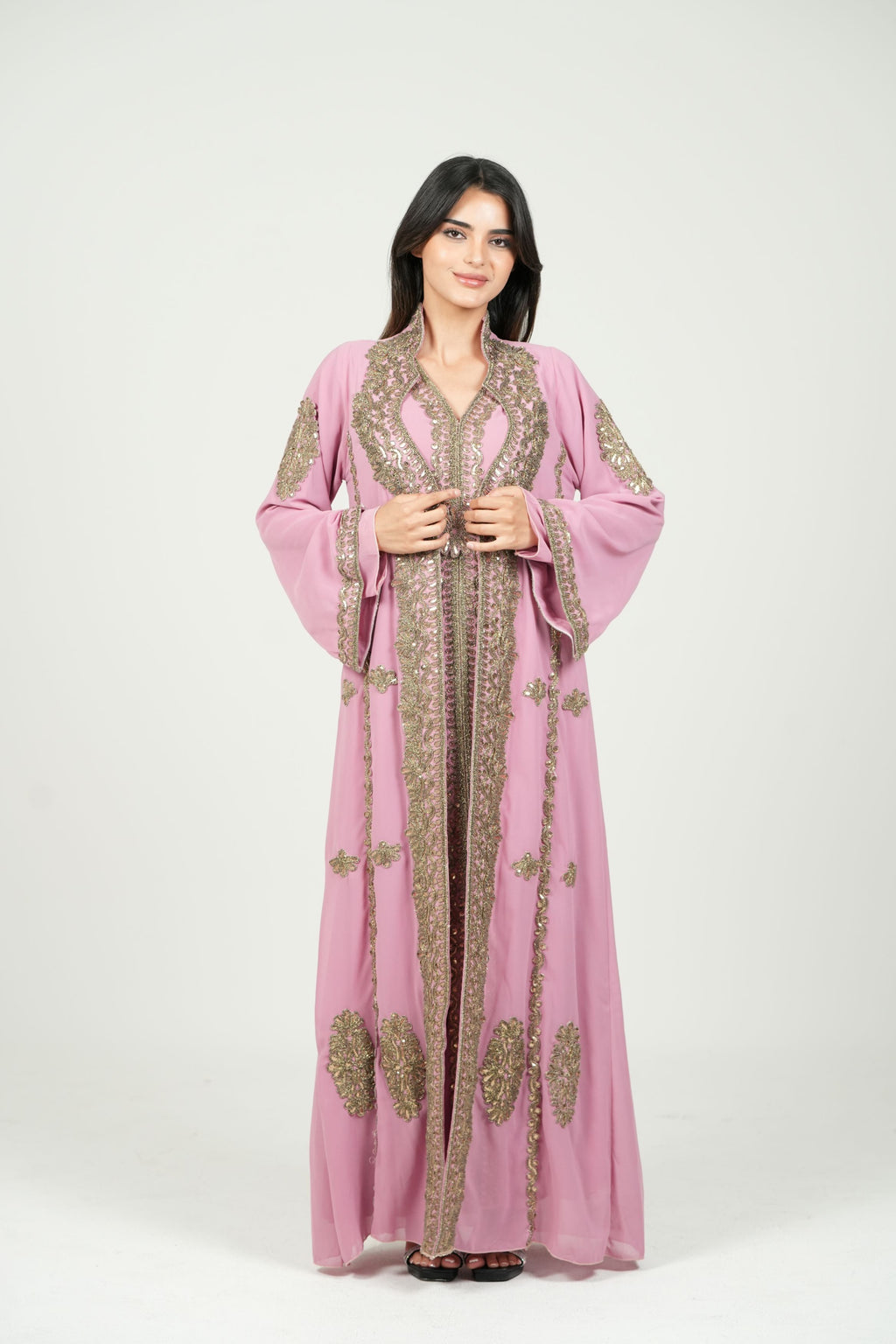 قفطان شيفون مطرز مع حزام