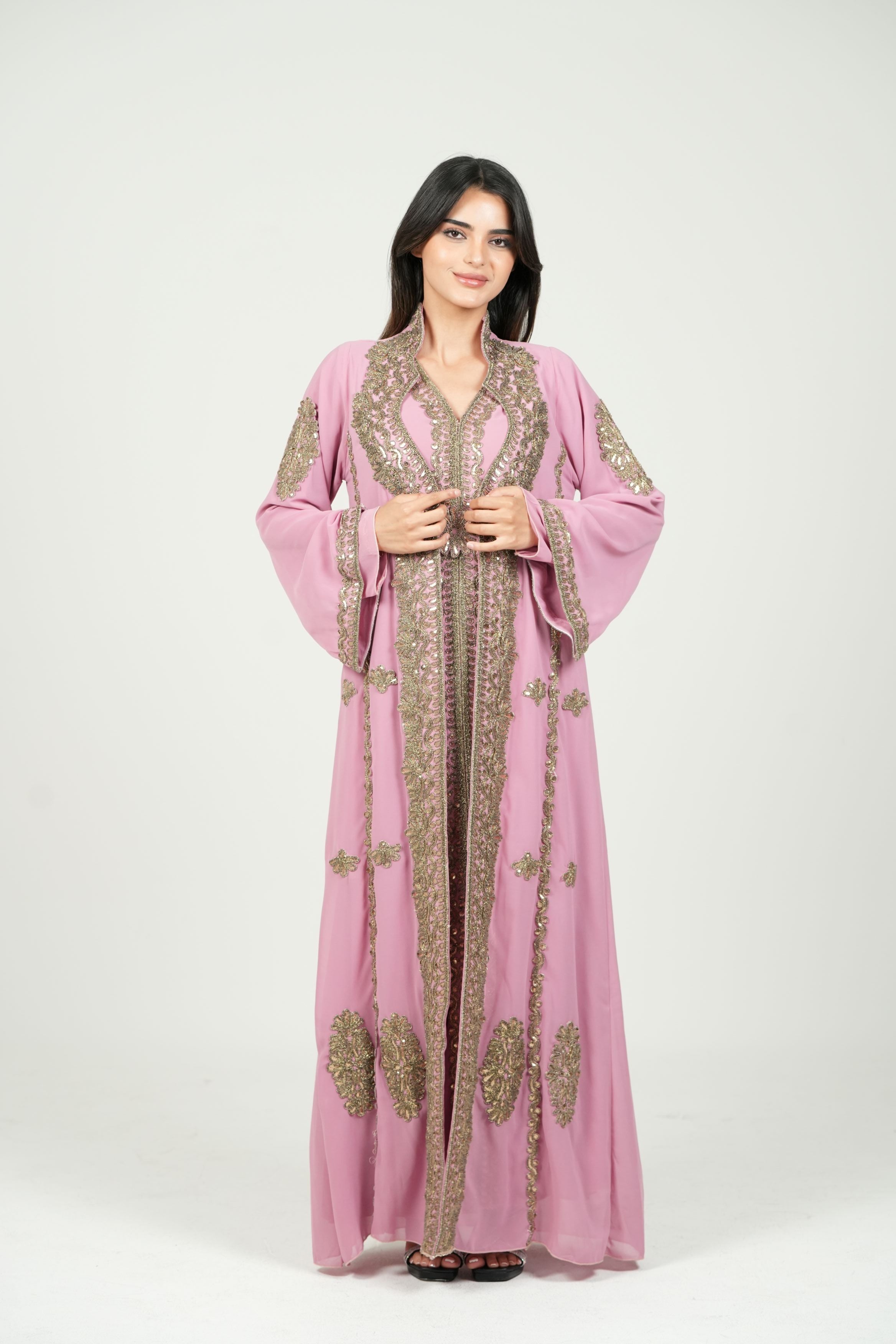 قفطان شيفون مطرز مع حزام