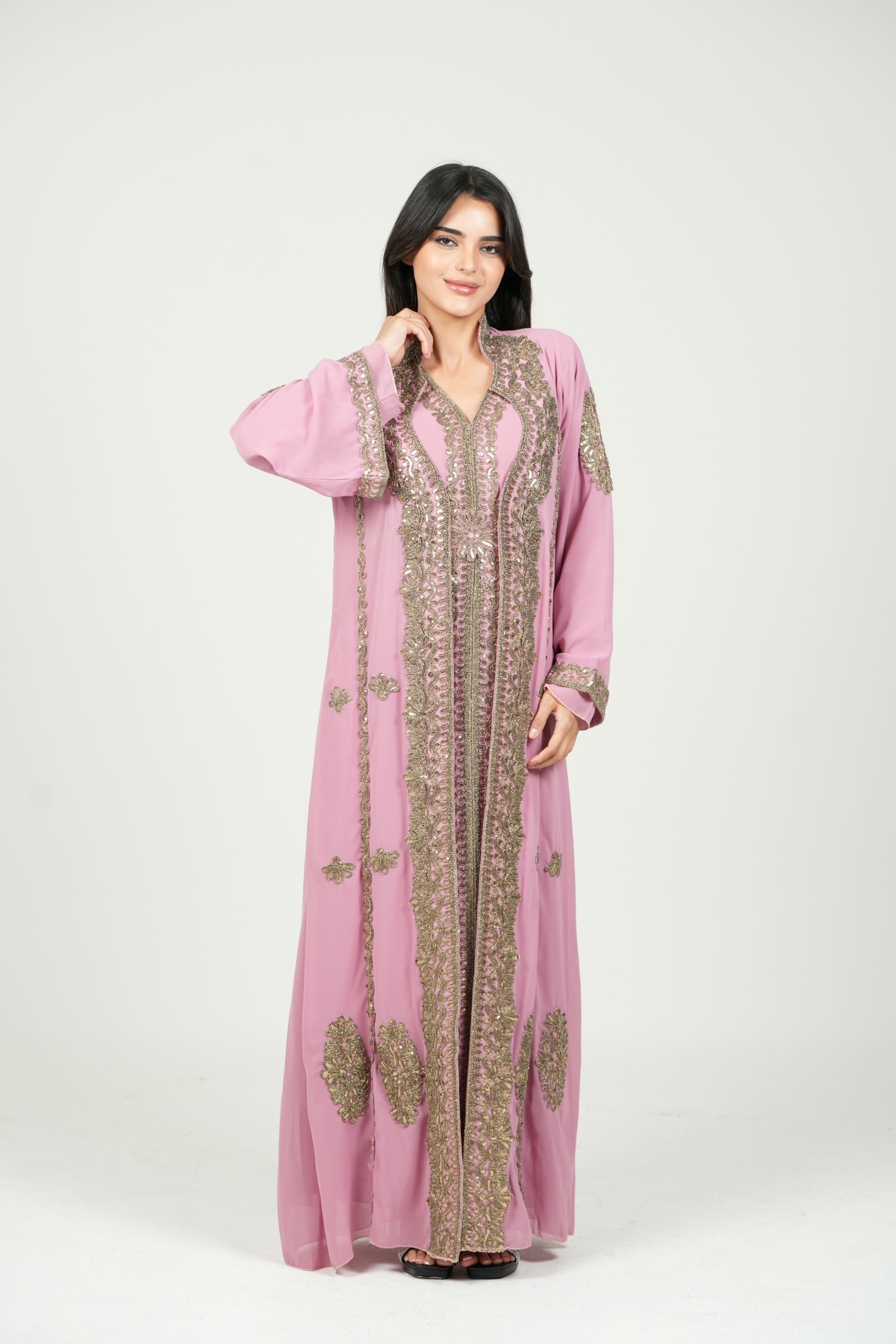 قفطان شيفون مطرز مع حزام