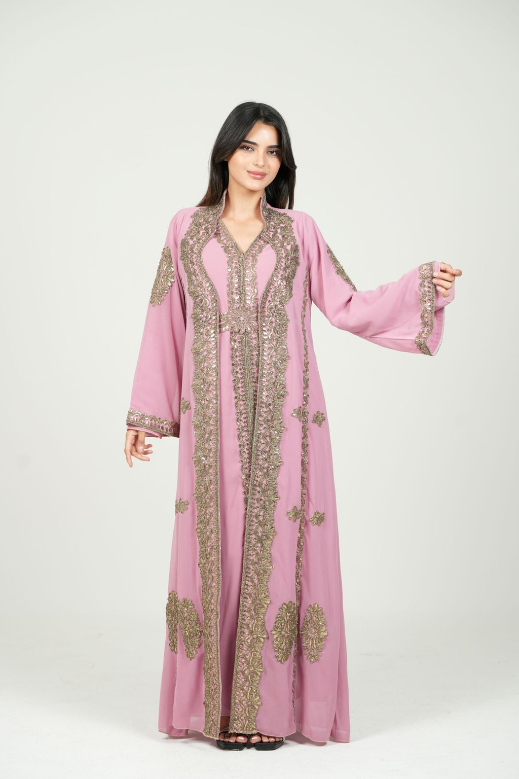 قفطان شيفون مطرز مع حزام