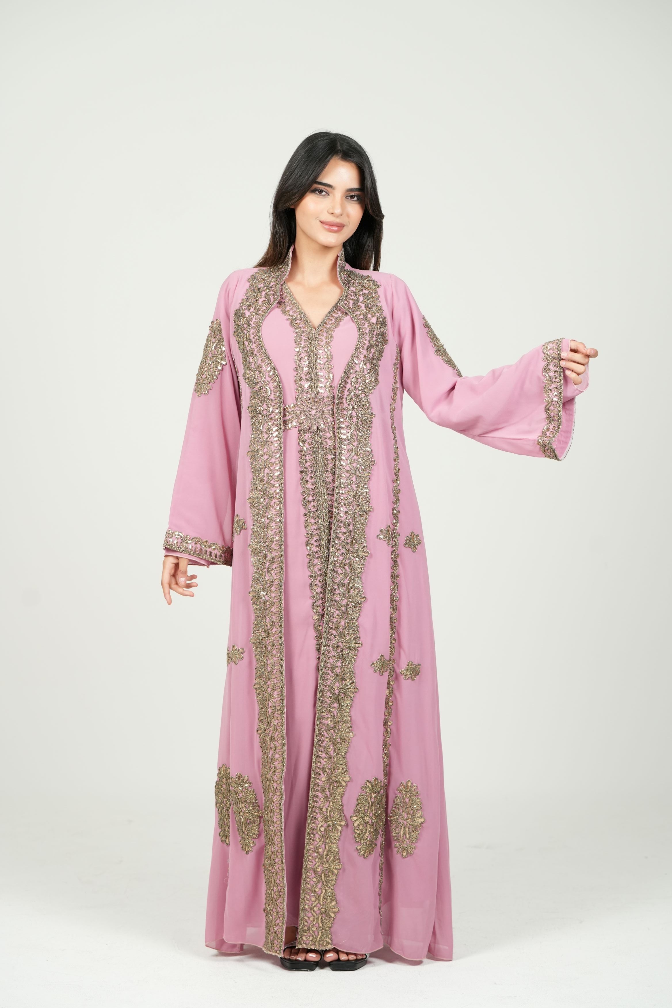 قفطان شيفون مطرز مع حزام