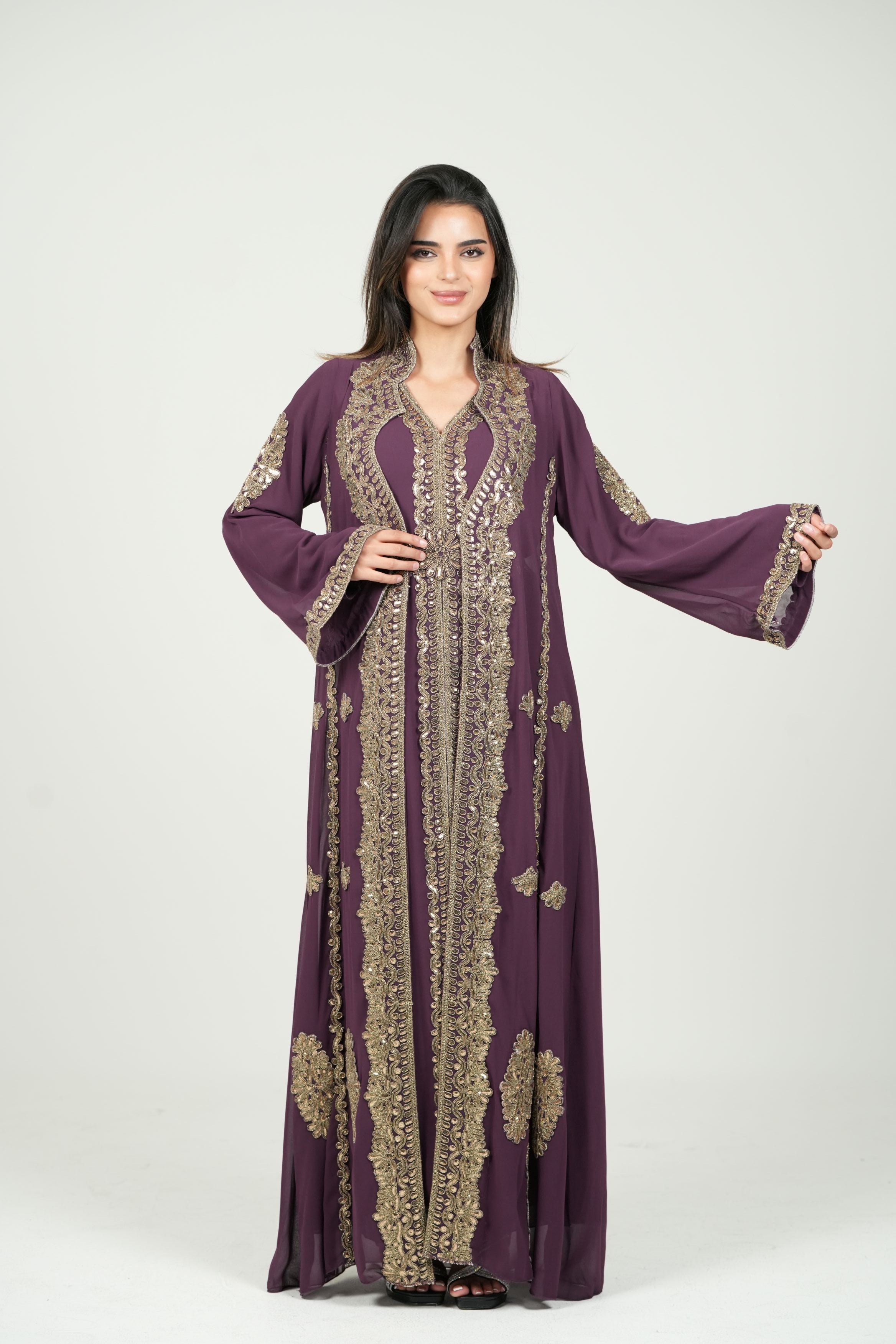 قفطان شيفون مطرز مع حزام