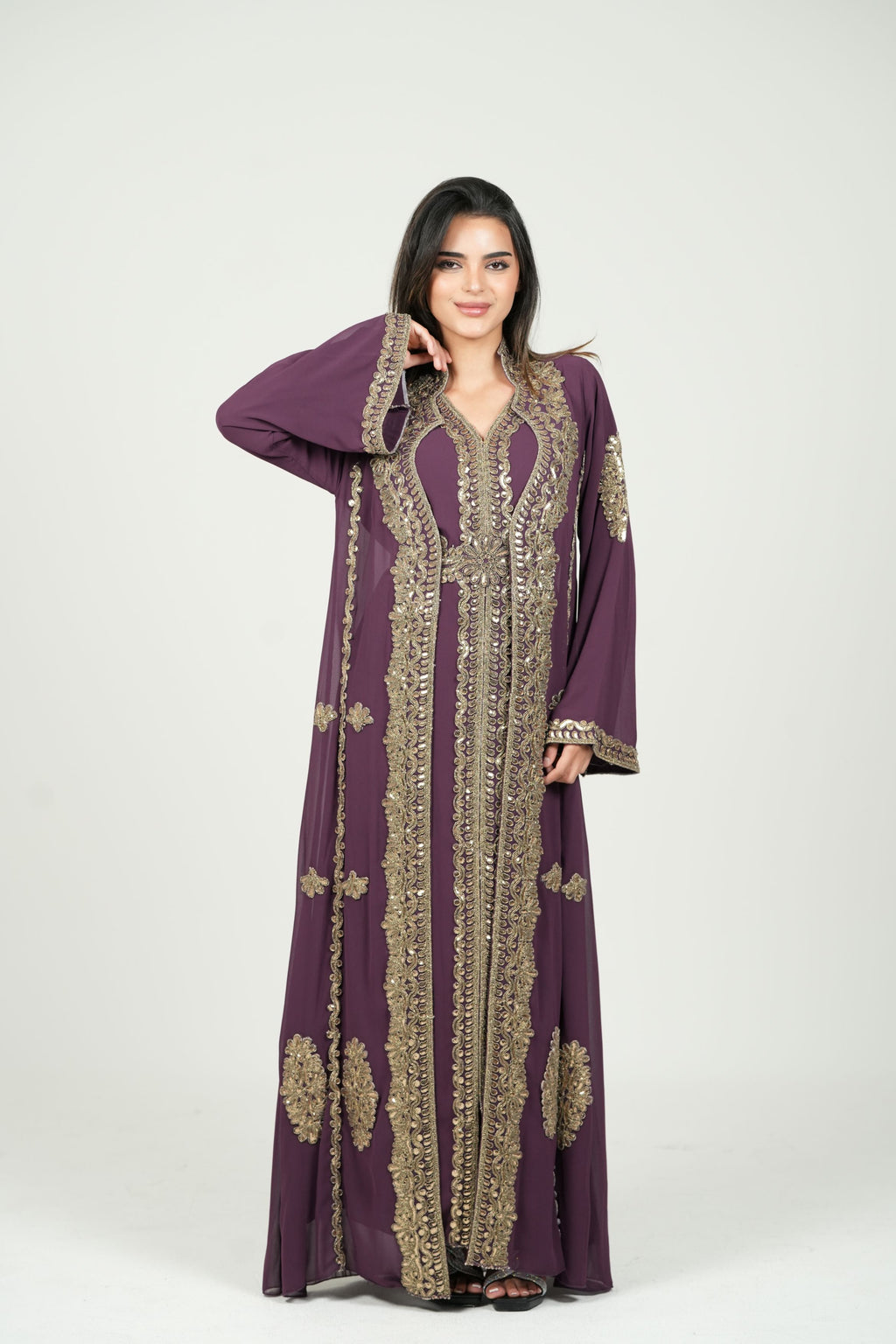 قفطان شيفون مطرز مع حزام