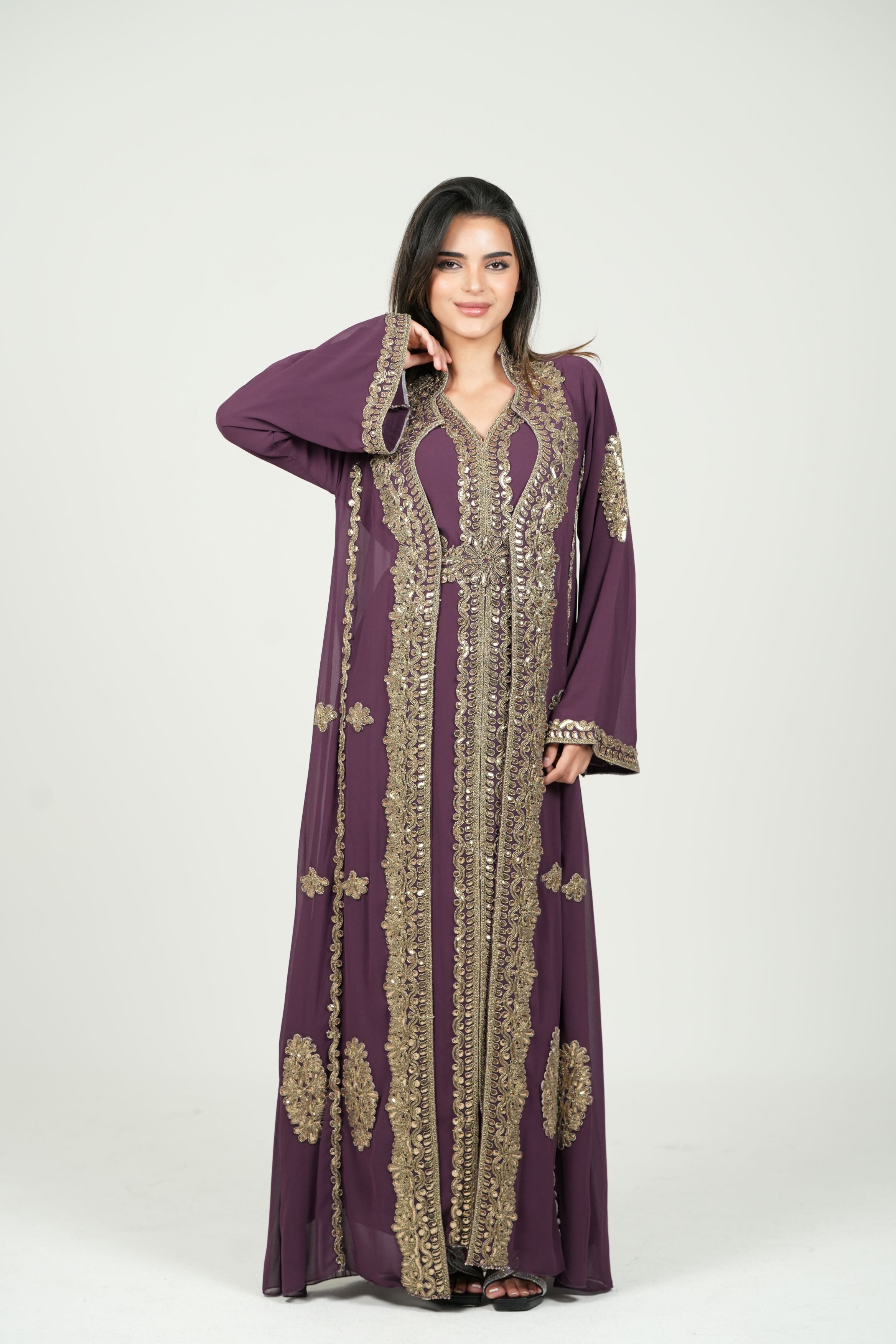 قفطان شيفون مطرز مع حزام