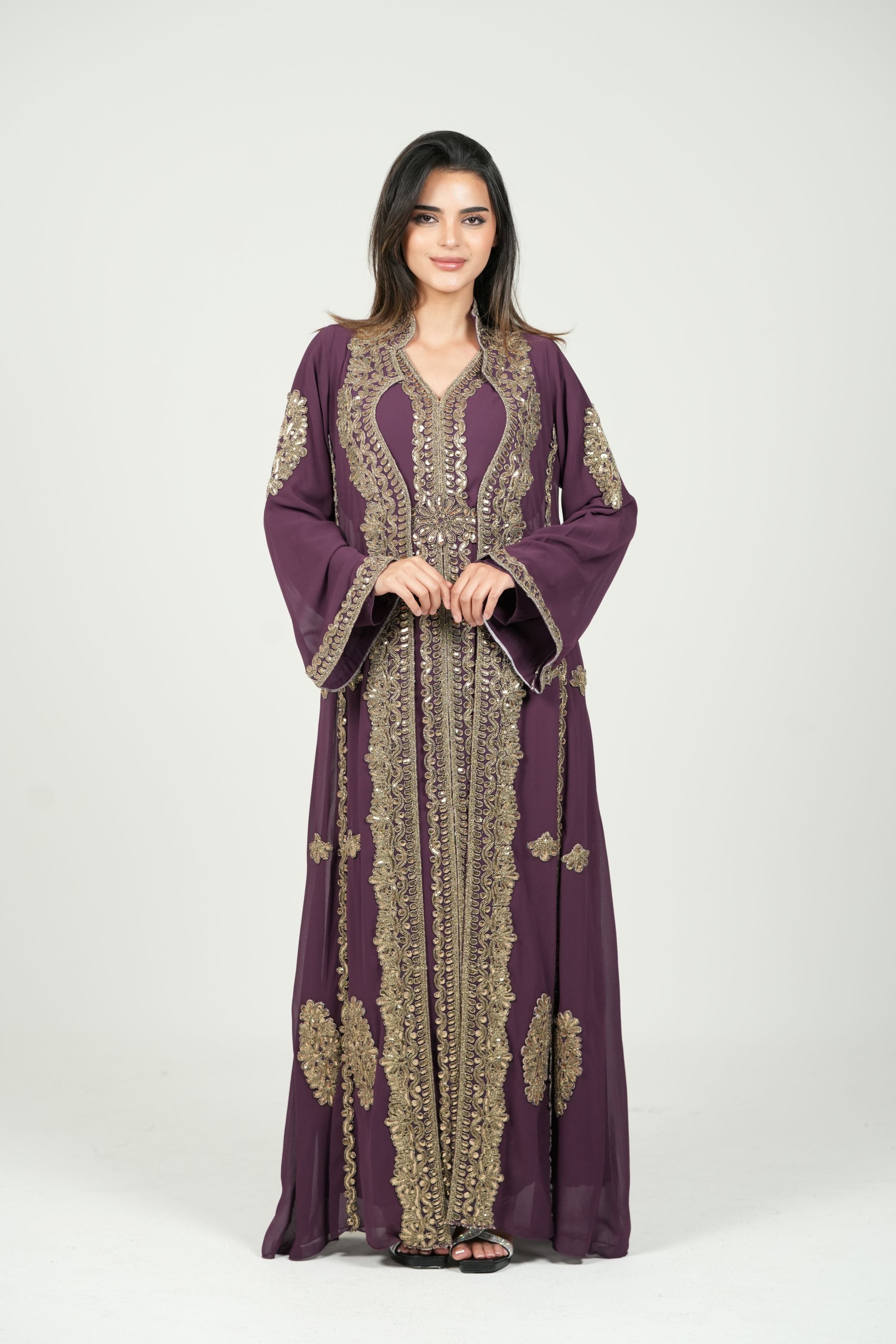 قفطان شيفون مطرز مع حزام