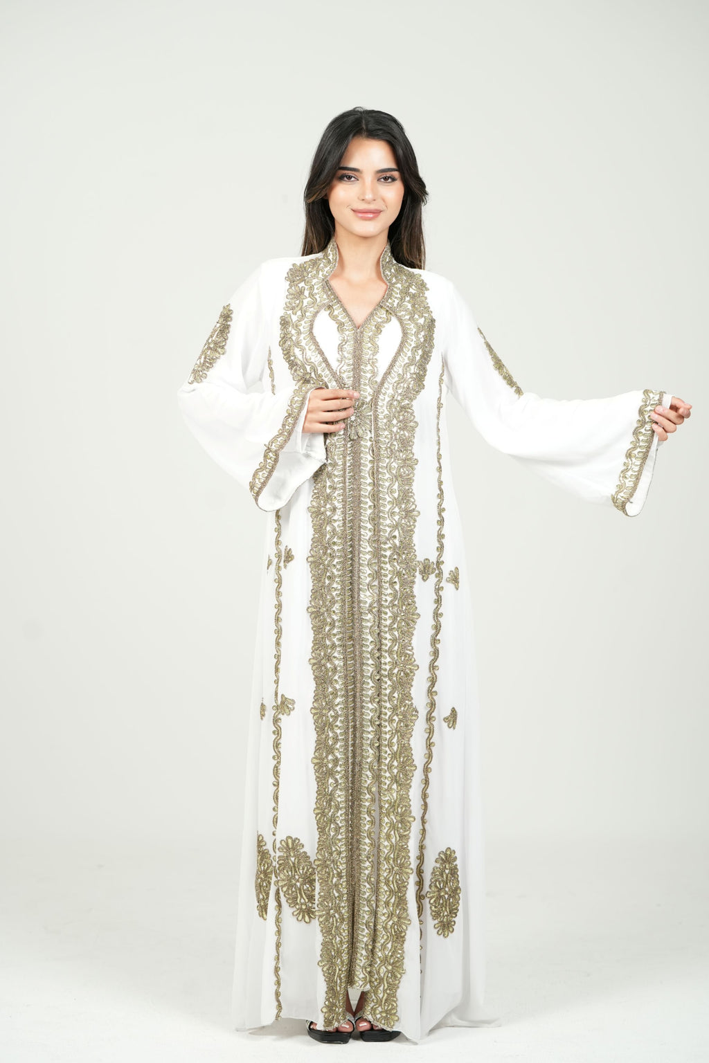 قفطان شيفون مطرز مع حزام