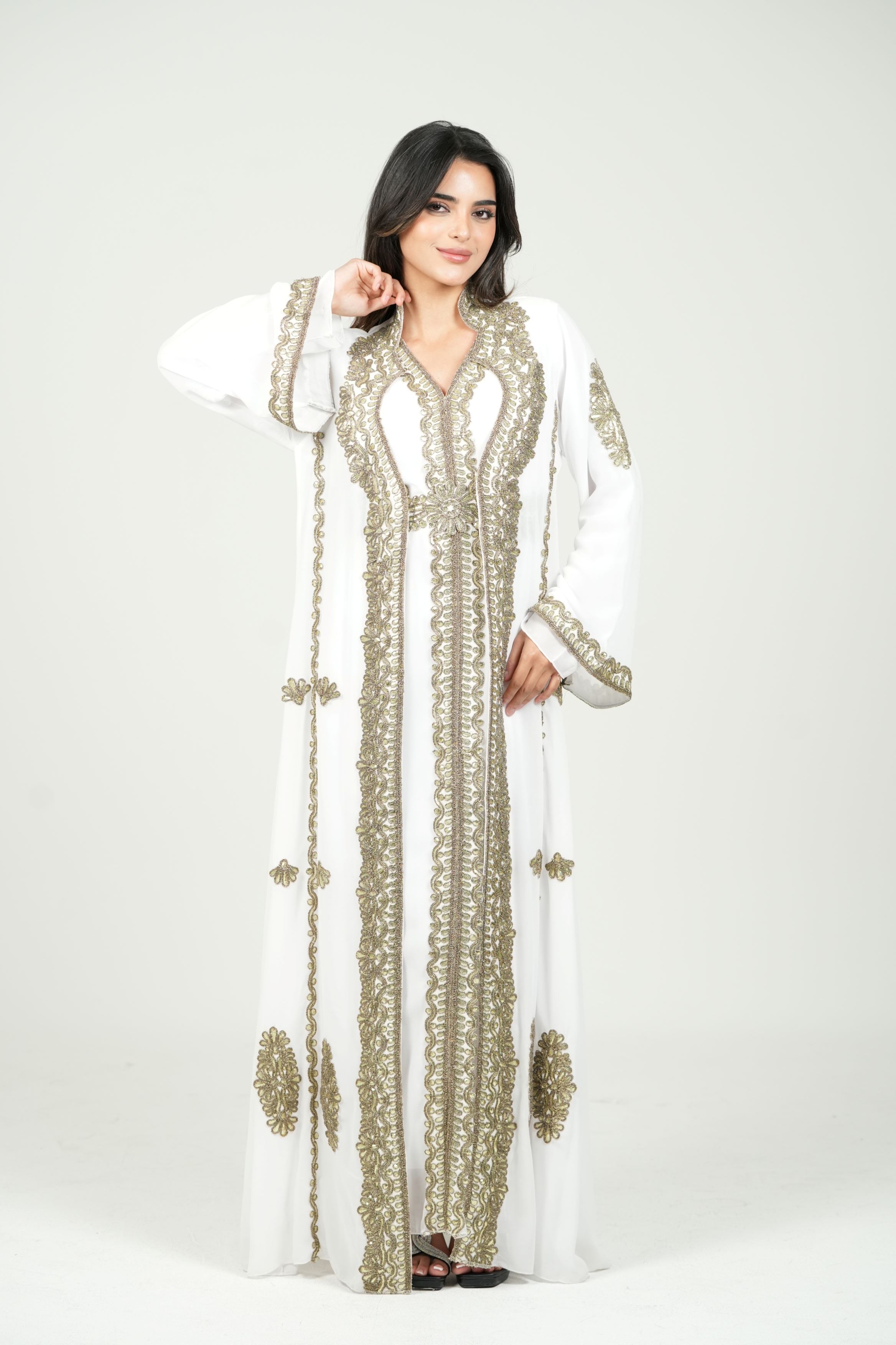 قفطان شيفون مطرز مع حزام