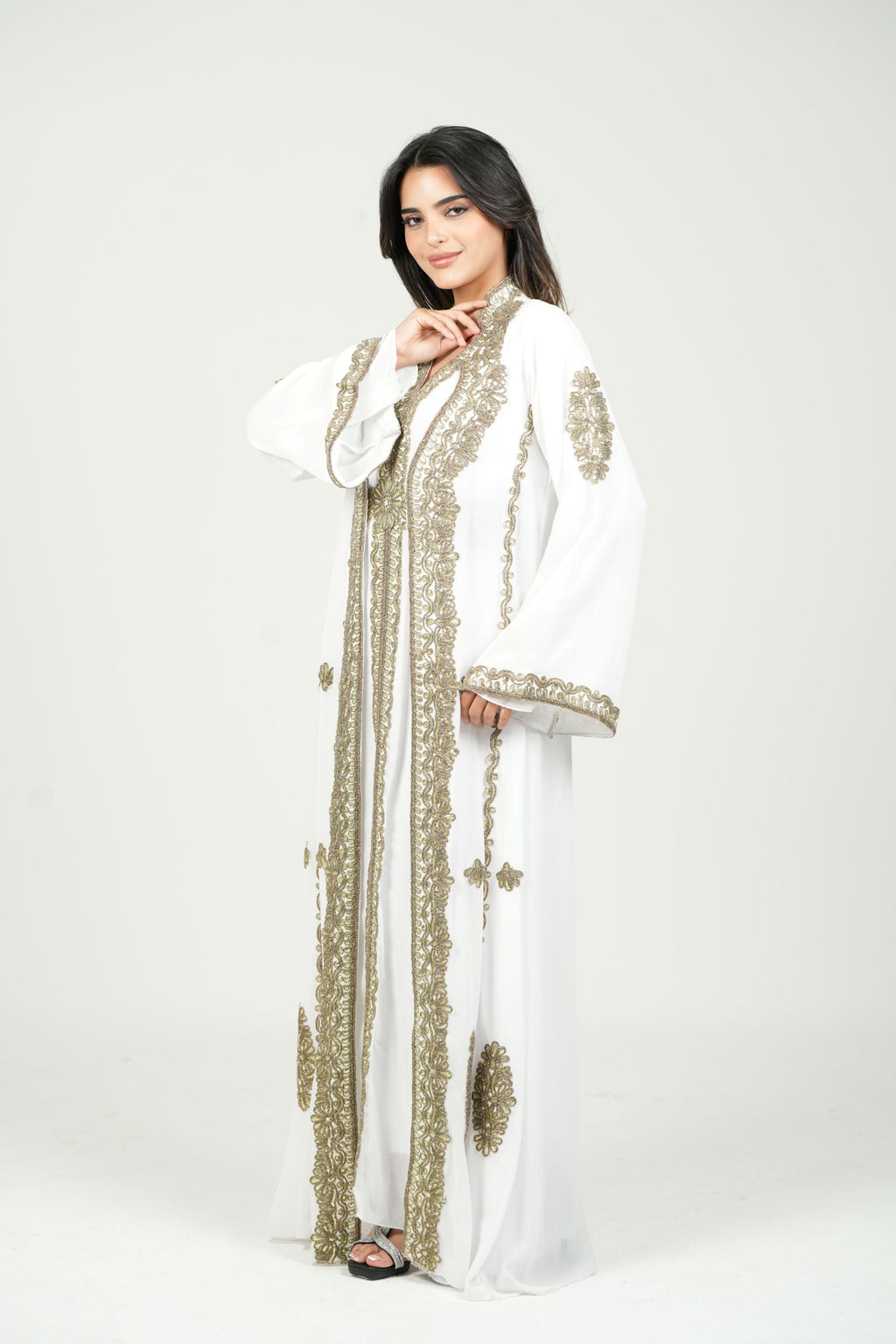 قفطان شيفون مطرز مع حزام