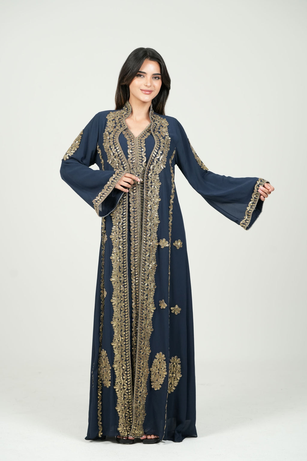 قفطان شيفون مطرز مع حزام