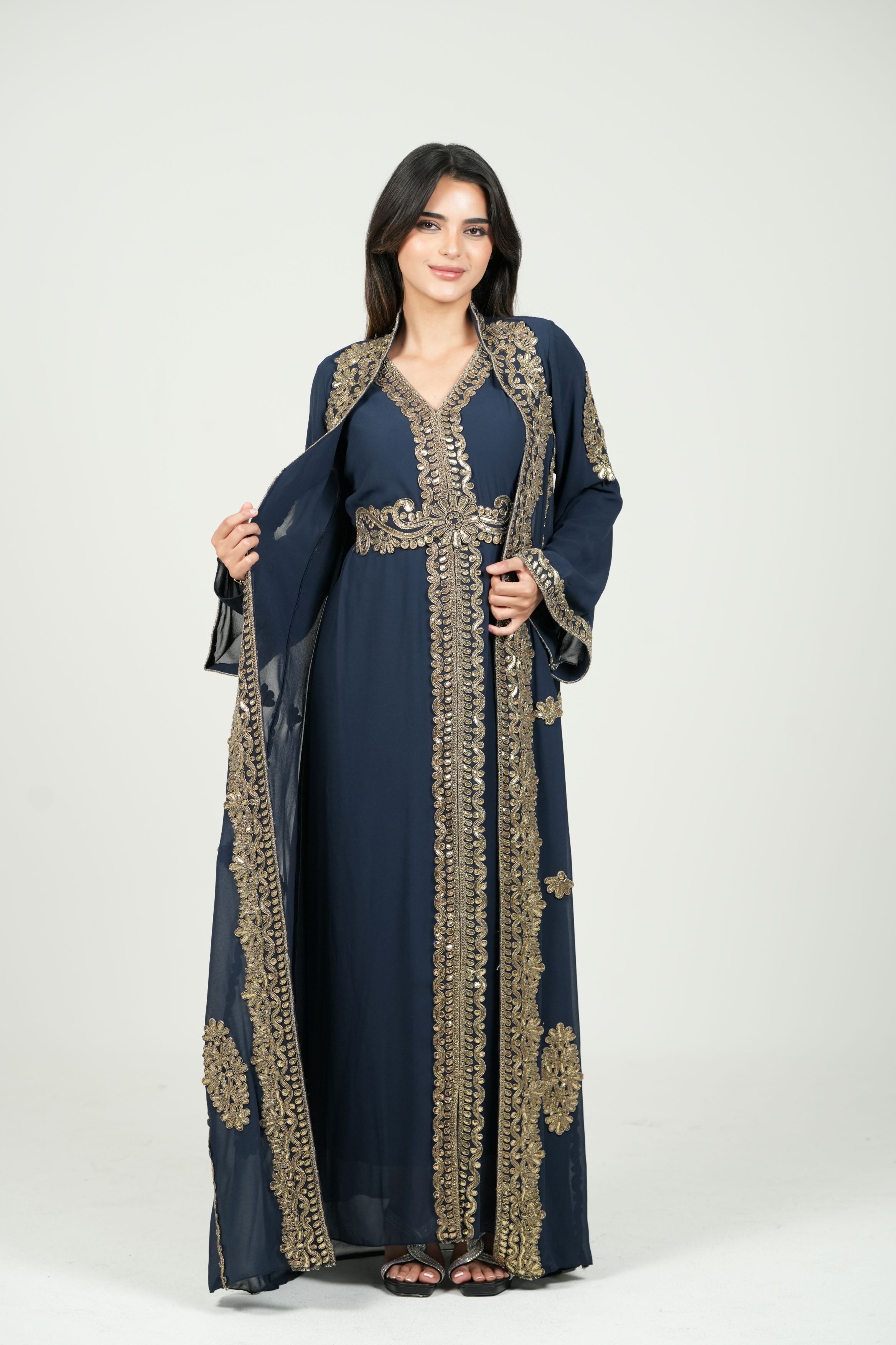 قفطان شيفون مطرز مع حزام