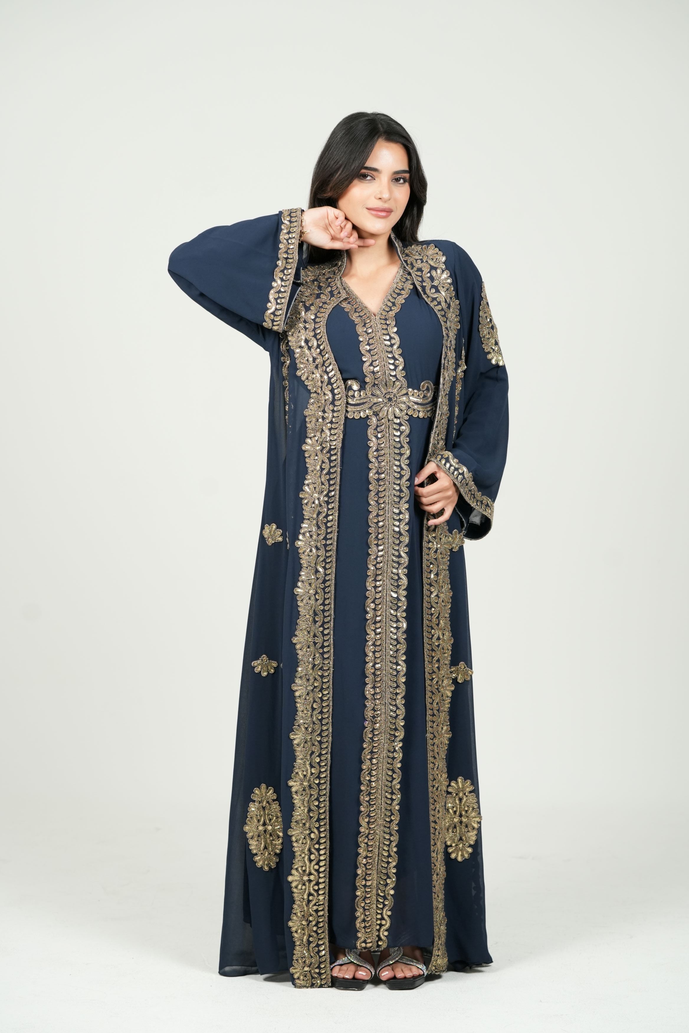 قفطان شيفون مطرز مع حزام