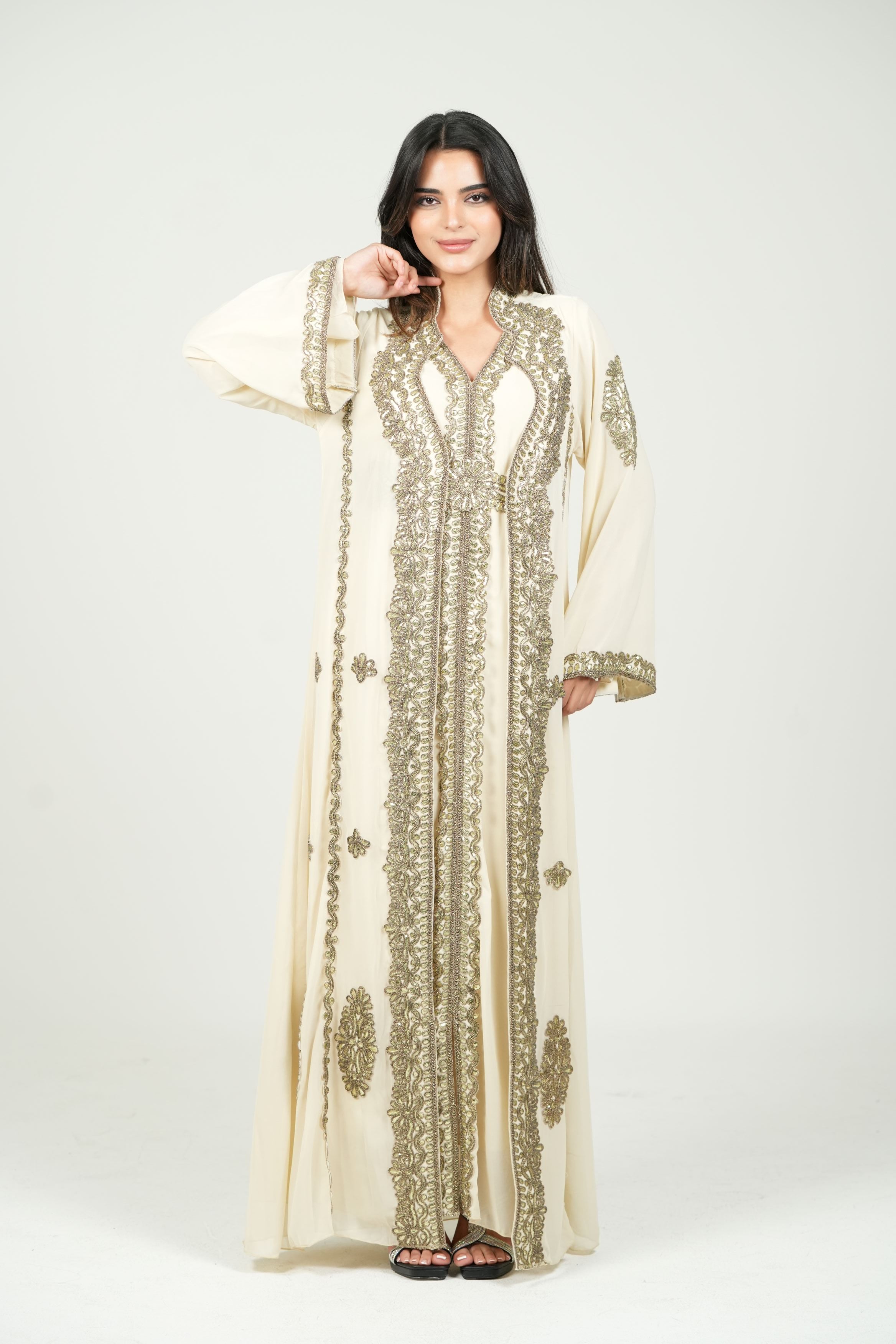 قفطان شيفون مطرز مع حزام