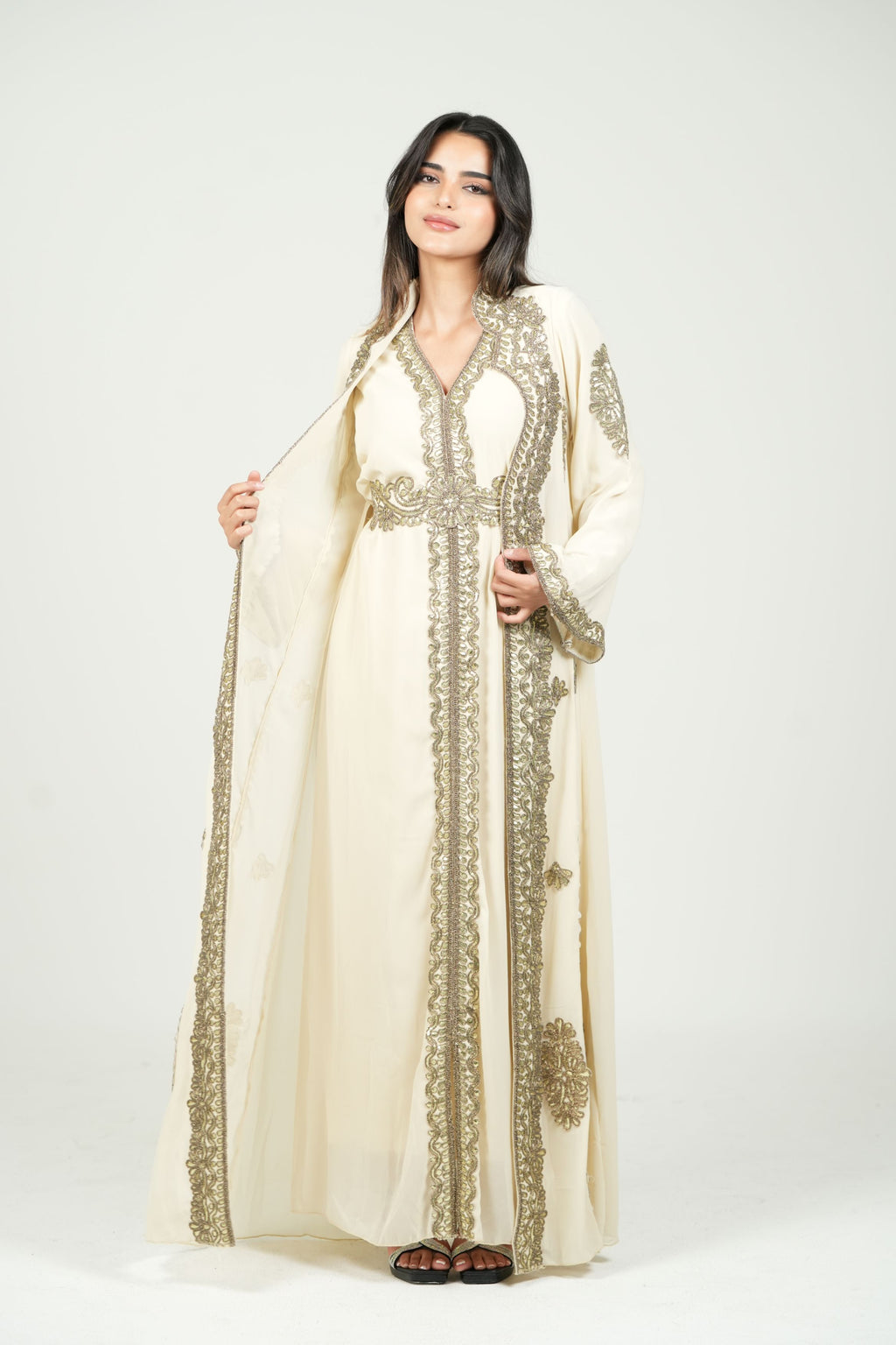 قفطان شيفون مطرز مع حزام