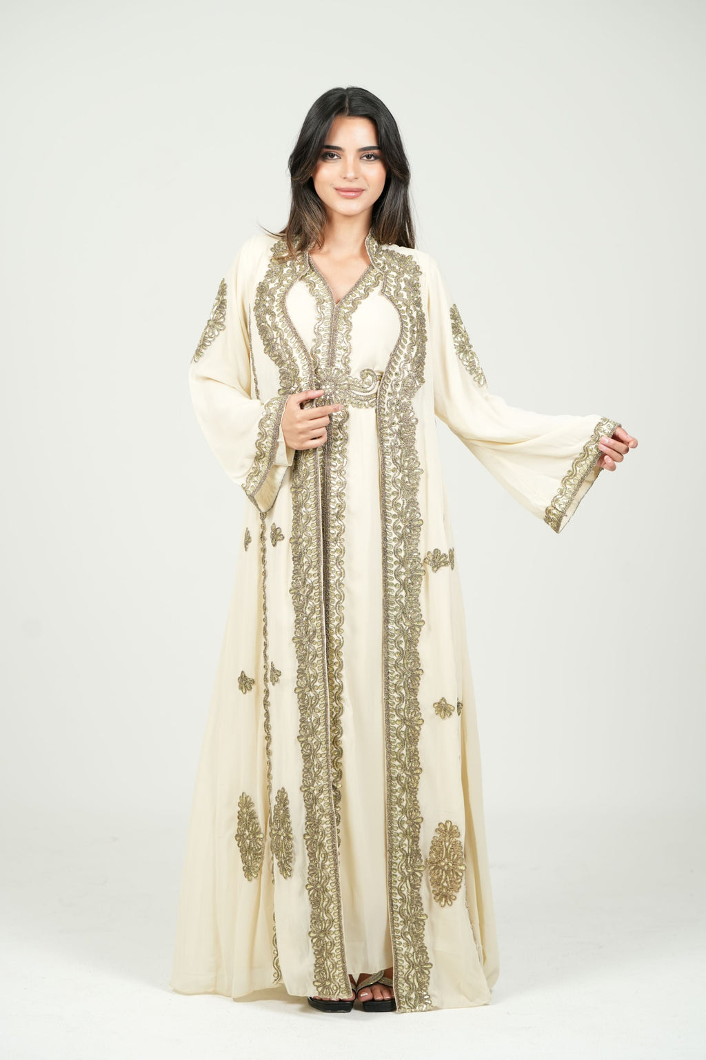 قفطان شيفون مطرز مع حزام