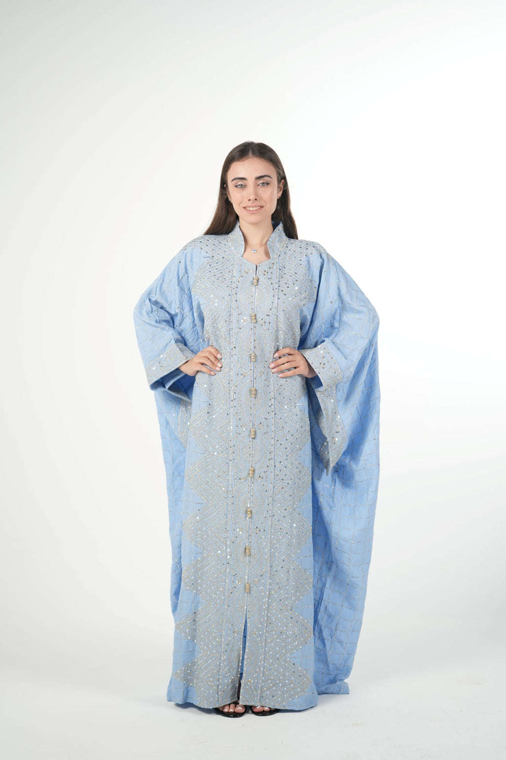 جلابية مطرزة بالزمرد