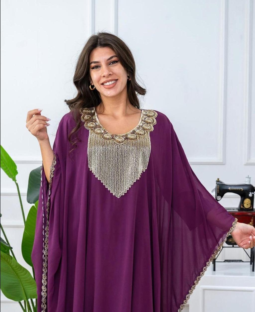 قفطان أنيق بتطريز ذهبي