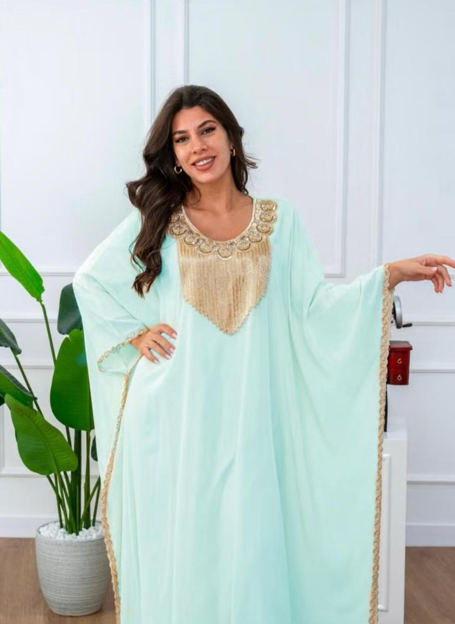 قفطان أنيق بتطريز ذهبي