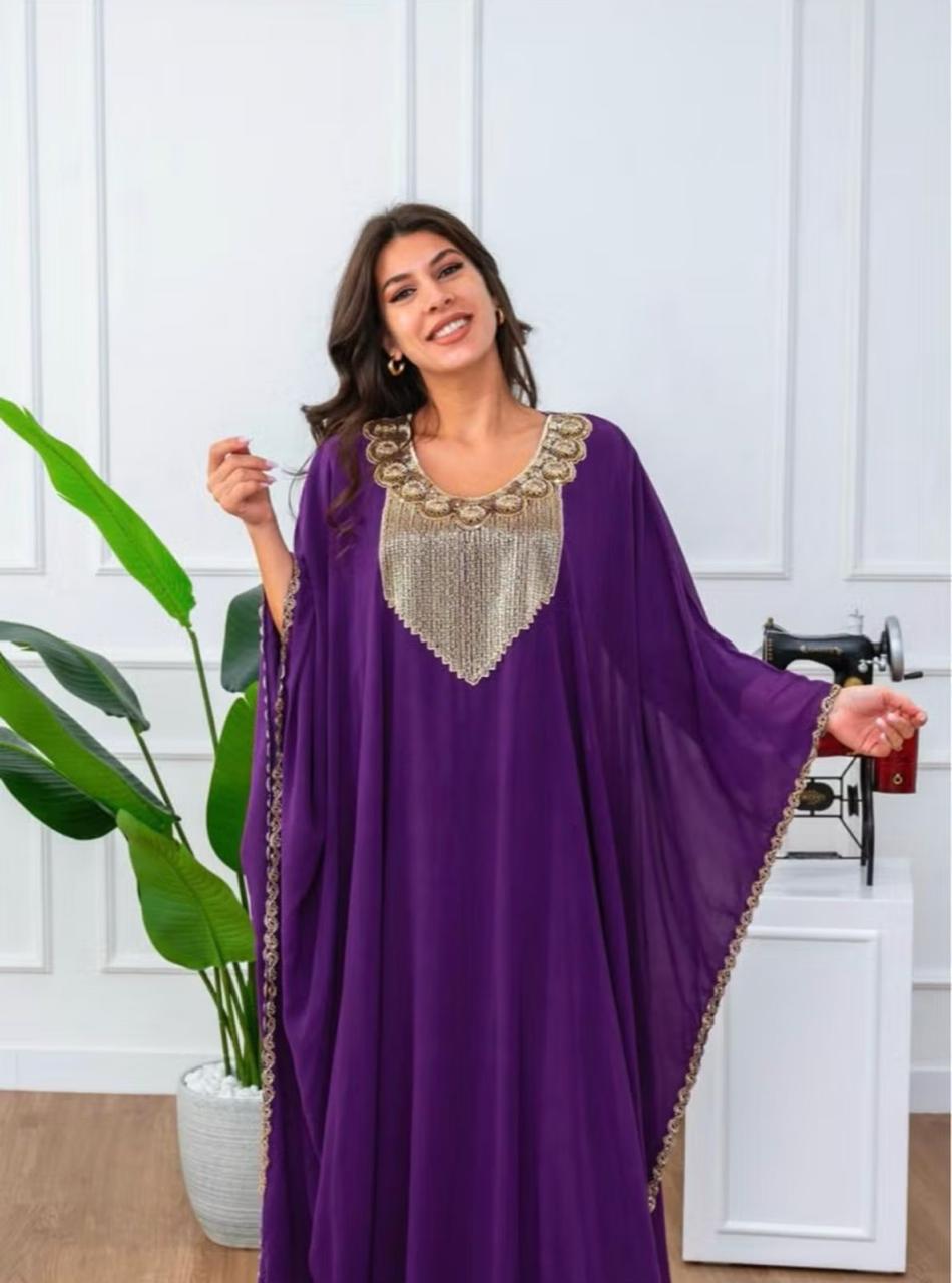 قفطان أنيق بتطريز ذهبي