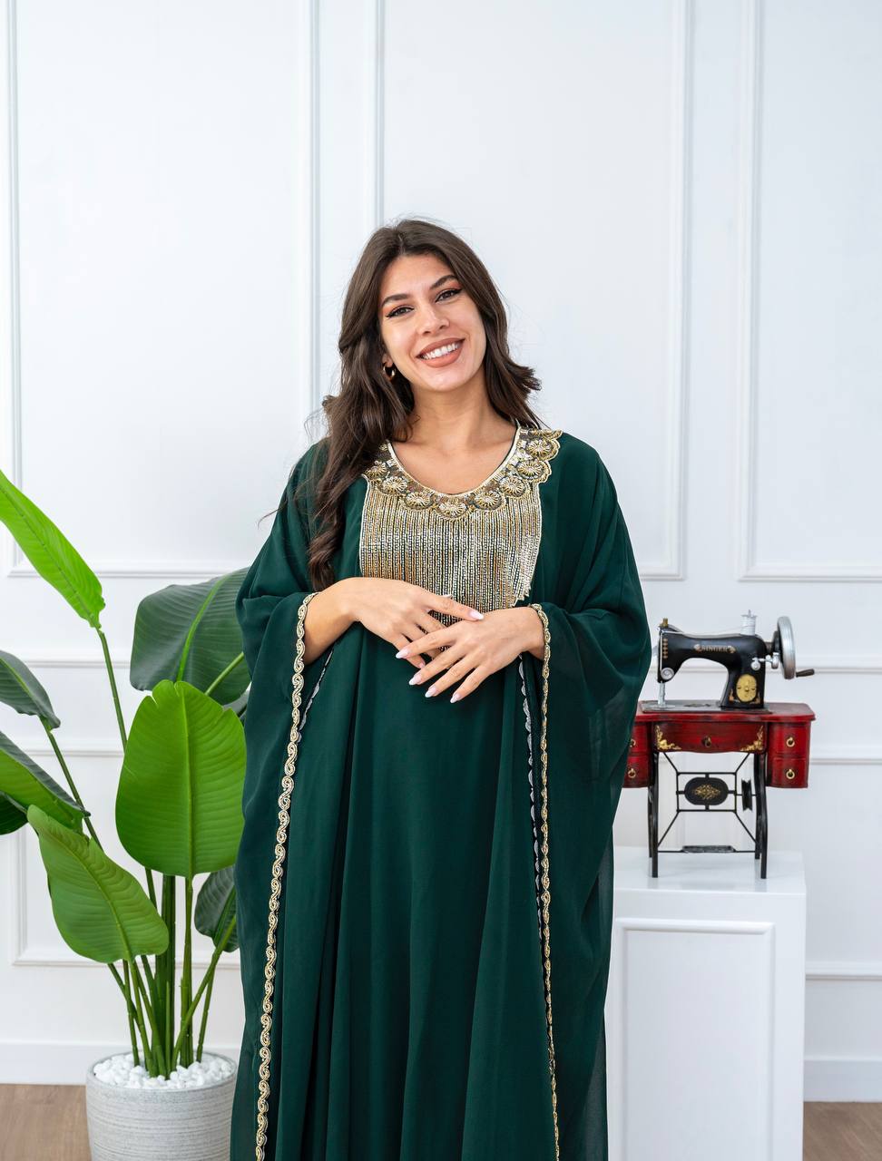 قفطان أنيق بتطريز ذهبي