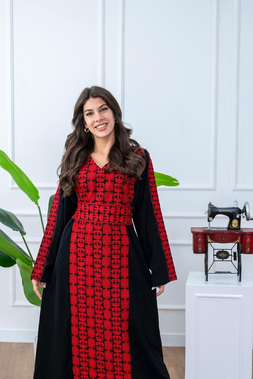 جلابية فلسطينية مطرزة مع حزام